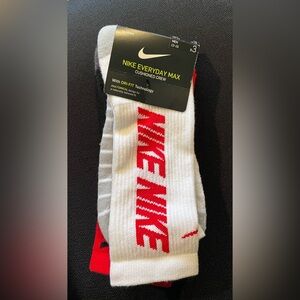 Nike Everyday Max Cushioned Crew with DRI-FIT Technology. Men 12-15, XL. 3 pack.